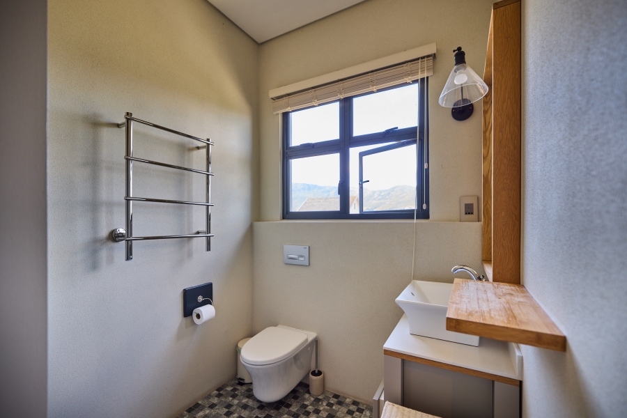 5 Bedroom Property for Sale in Lake Michelle Western Cape